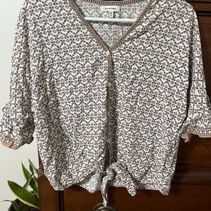 Max Studio White and Gray Cuffed Sleeve Blouse